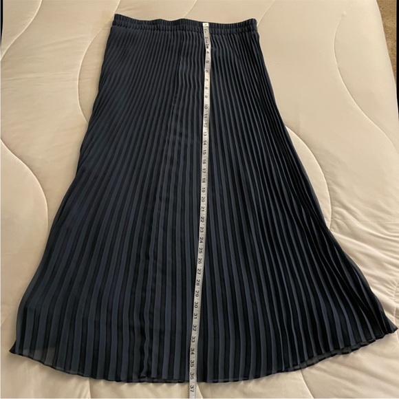 Loft maxi pleated skirt. Sz M. Good condition - Picture 7 of 7